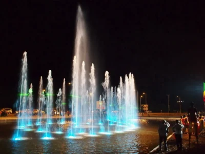 Musikbrunnen zum Nationalfeiertag des Kongo im Freien