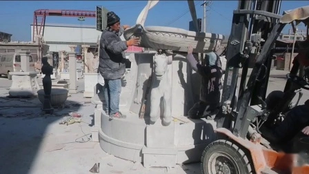 Moderner Steinsäulen-Skulpturenbrunnen für den Außenbereich zu verkaufen